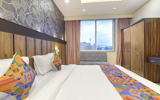 Fabhotel The Max Glory