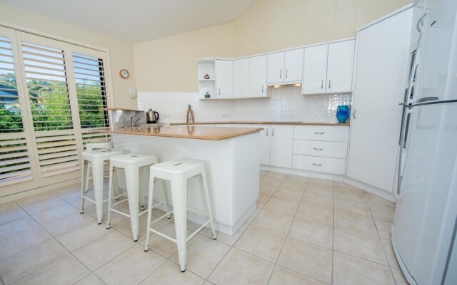 Reflections, 1/9 Corlette Point Road