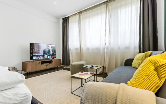 BRIGHT - Spacious Studio for 4 - Kitchen - Parking