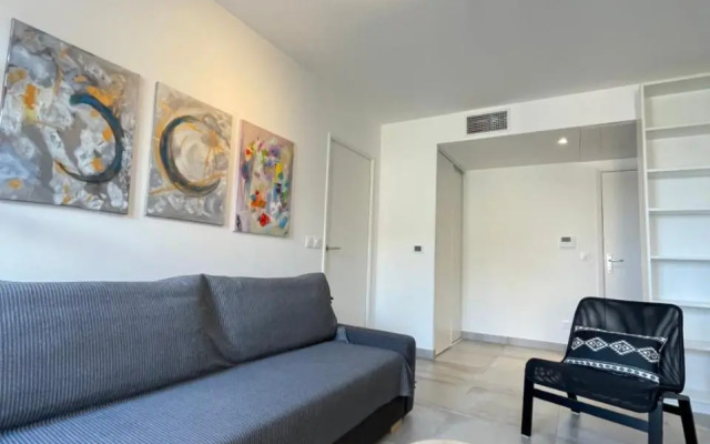 Antibes Old Center Charming Brand New Apartment