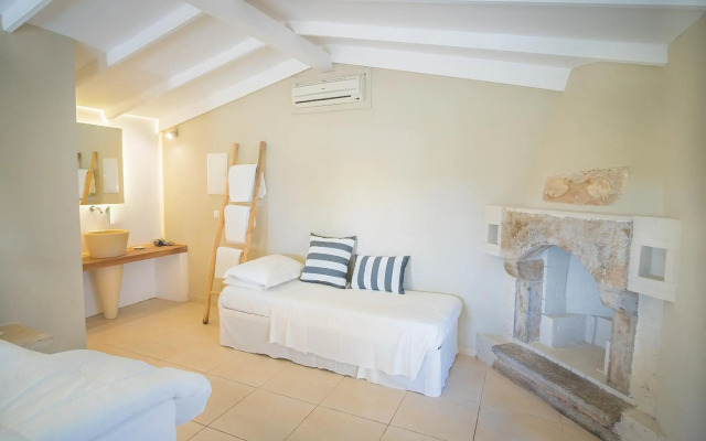 Parthenis Hotel & Suites