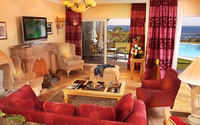 Royal Savoy Hotel & Villas
