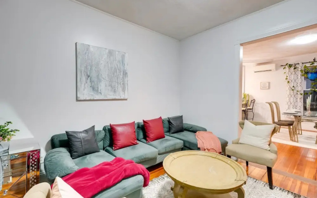 Pet-friendly Salem Apartment w/ Shared Deck!
