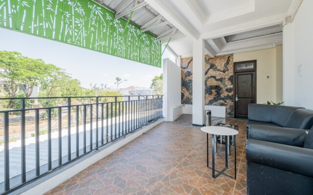 RedDoorz Plus @ Grace Residence Surabaya