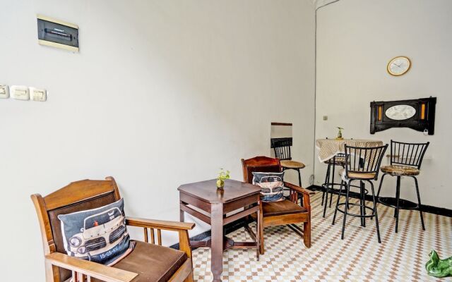 OYO Life 92030 Ef Palm Guest House Family