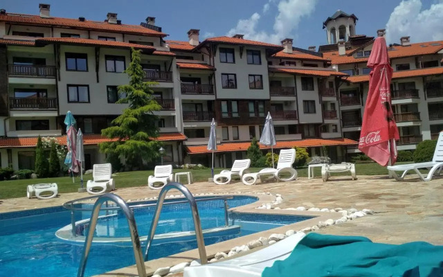 Sunny studio apartment - few steps from Gondola