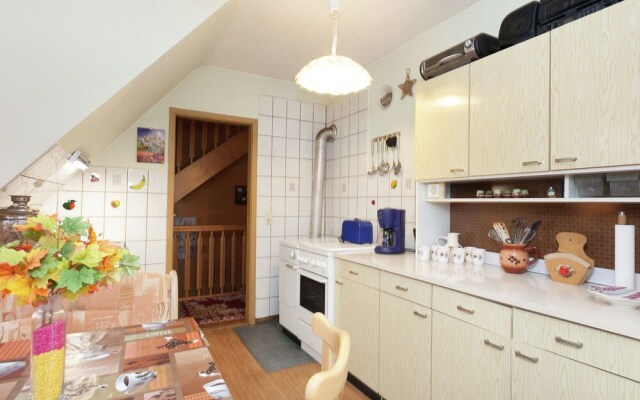 Quaint Apartment in Zella-mehlis With Garden