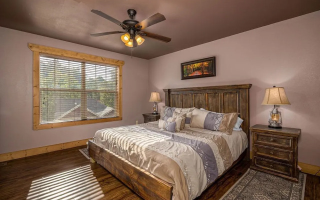 Hilltop Haven - Four Bedroom Chalet
