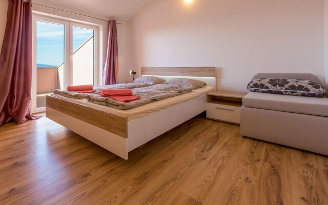 Apartment Tomica - open pool: A4 dvoetažni Novi Vinodolski, Riviera Crikvenica