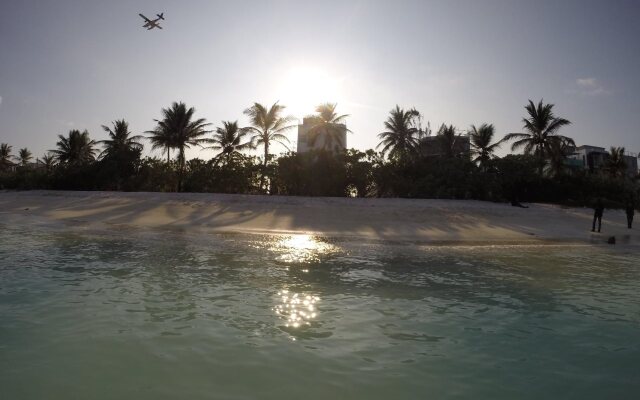 Airport Beach Hotel