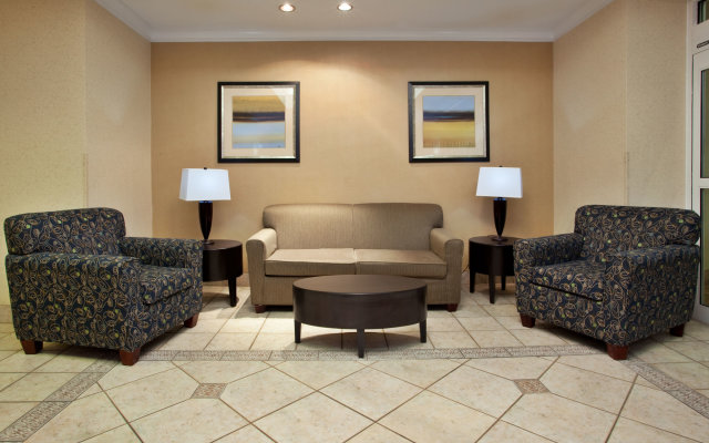 Holiday Inn Express & Suites Dublin, an IHG Hotel