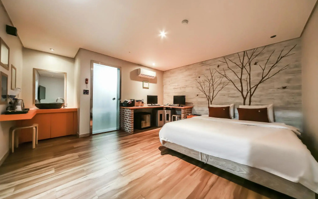 Hotel Cloud 9