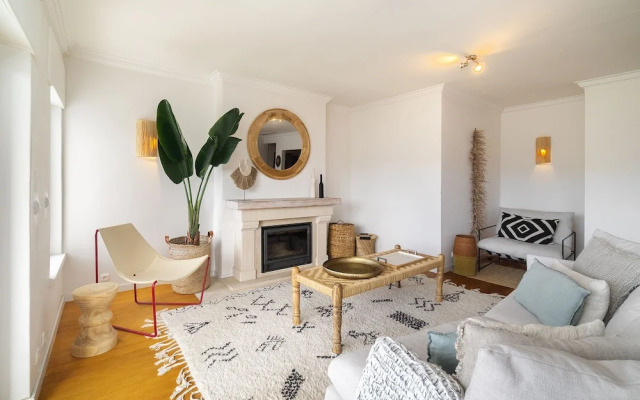 Stylish Sunny Penthouse Near Cascais Center & Greenspace