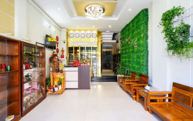 OYO 415 Nice House Hotel