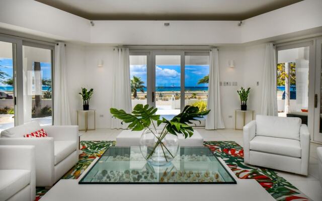 Ocean Front 7-bedroom 7-bath Sunset Views Malmok!