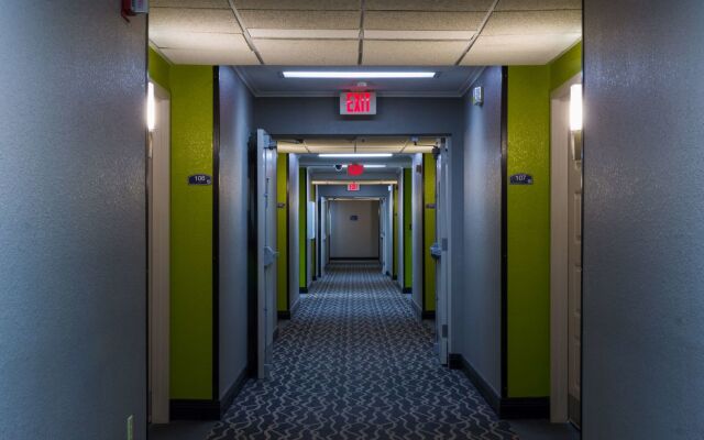 Red Roof Inn & Suites Lexington - Hamburg