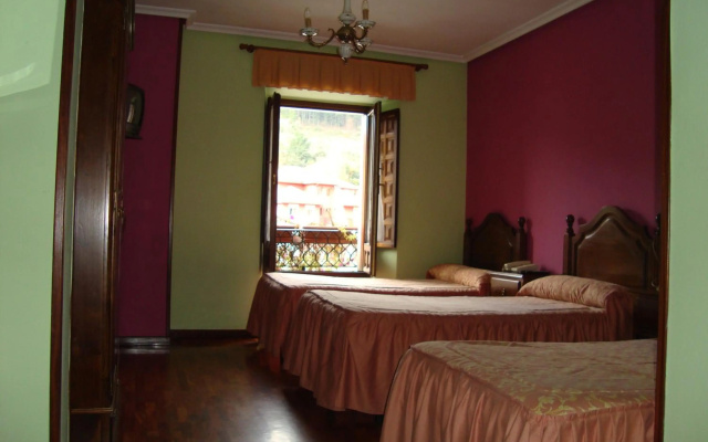 Hosteria Peña Sagra