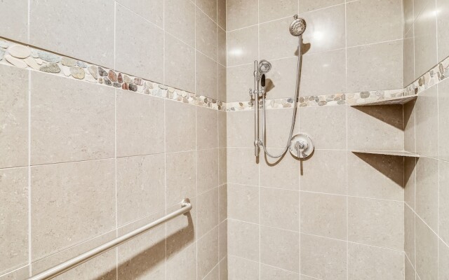 Diamond Beach 706-crown Jewel