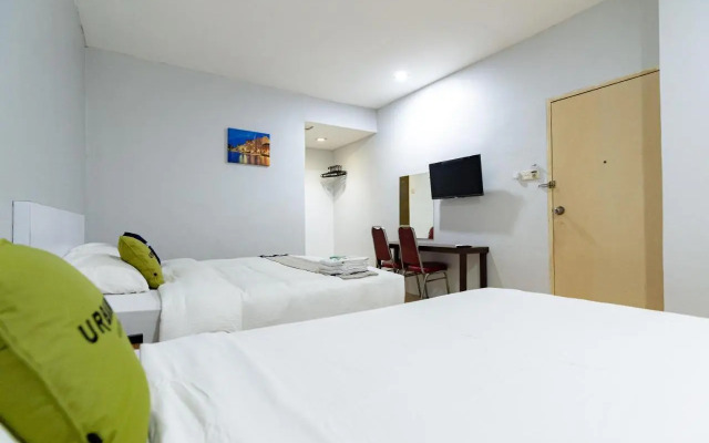 Urbanview Hotel Crystal Nagoya Batam by RedDoorz