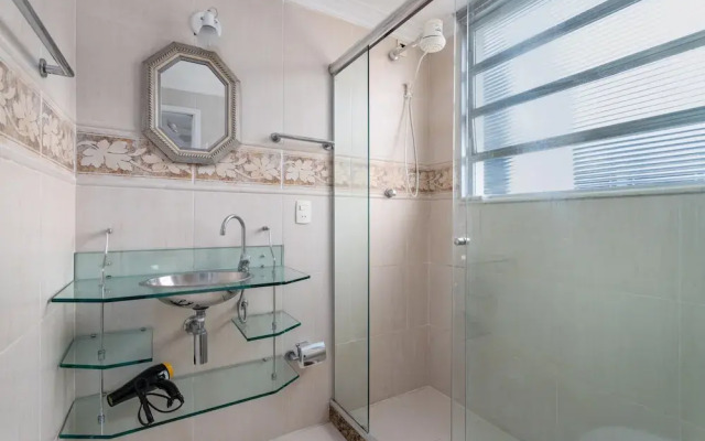 5 Minutes From Leblon Beach and View of Christ Ap1302