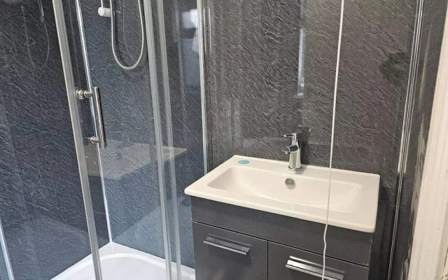 Charming and Compact Studio in Bridgend