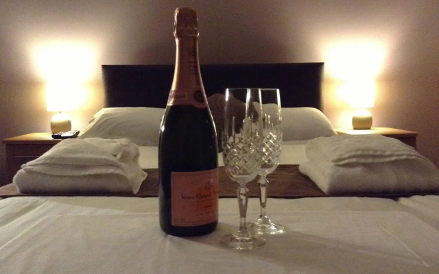 The Davron Hotel
