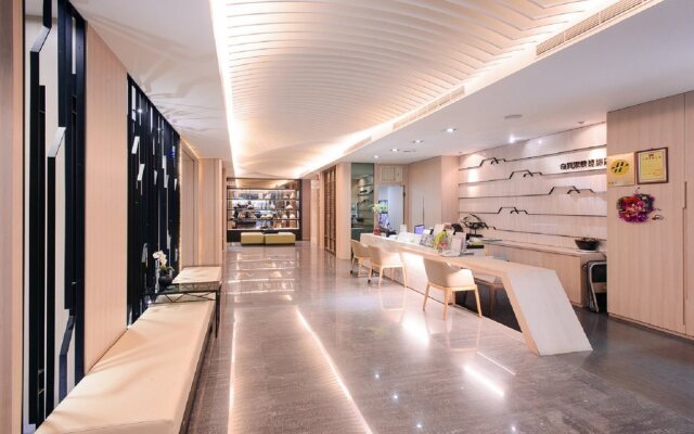 Kiwi Express Hotel - Kaohsiung Station