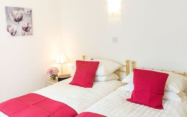 Cults Court Apartment