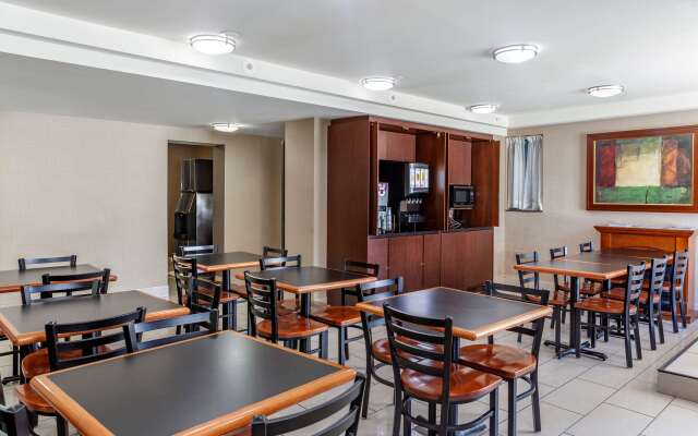 EconoLodge Downtown Toronto