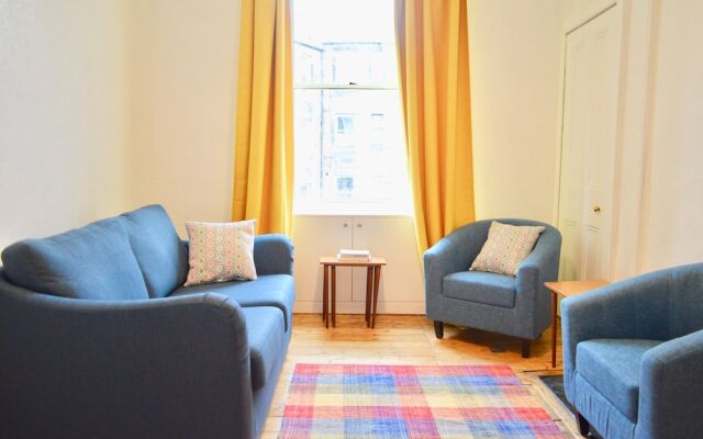 1 Bedroom Flat With Box Room In Edinburgh
