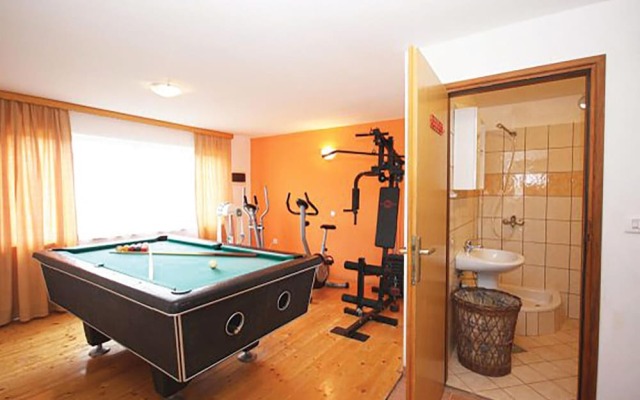 Amazing Home in Pula with Hot Tub, WiFi & 4 Bedrooms