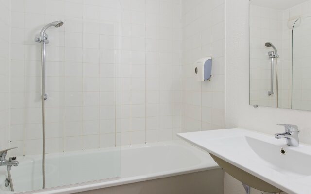 hotelF1 Igny Massy TGV