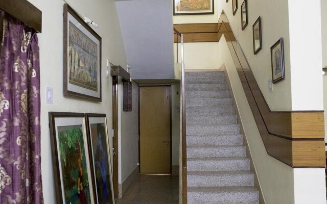 OYO Rooms Rajmahal Square 2