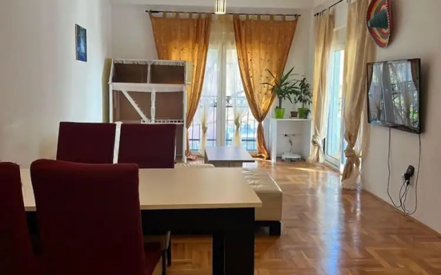 Club House Apartment with Garden and Pool