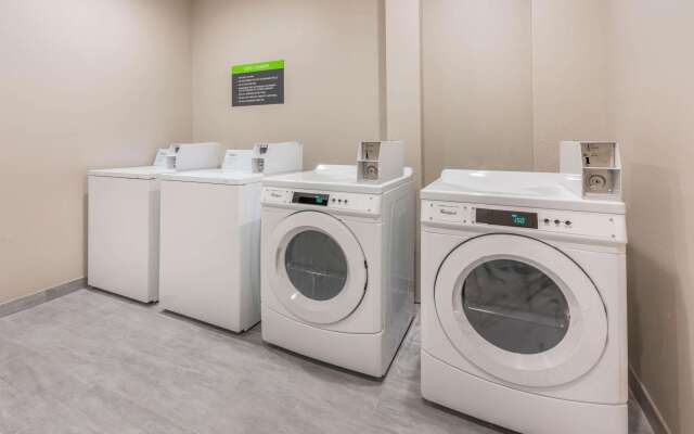 La Quinta Inn and Suites by Wyndham Houston Spring South