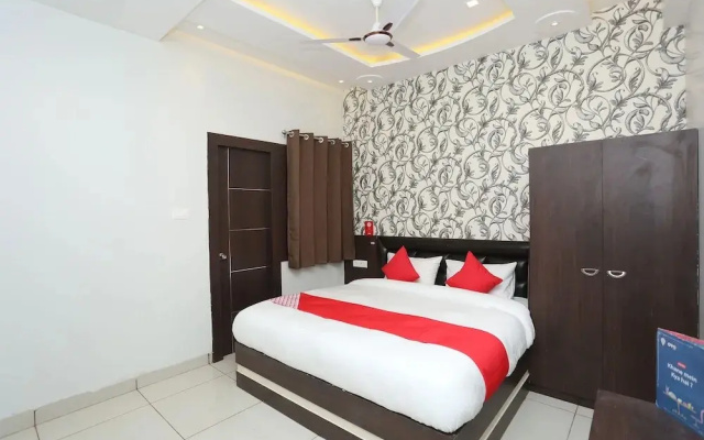 Mukesh Palace By OYO Rooms