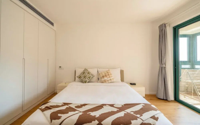 Tyms Spacious 4BR 2BA Apt Xujiahui