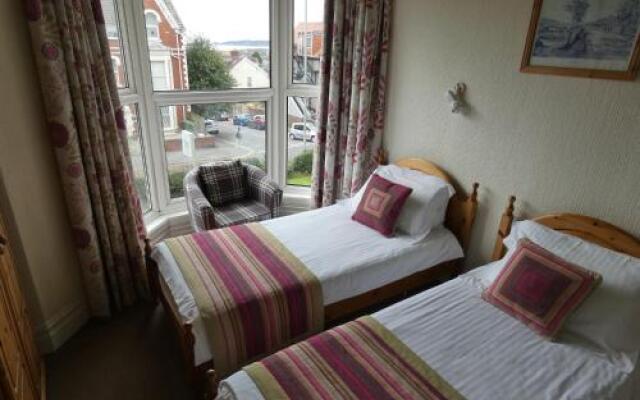 Hurst Dene Aparthotel