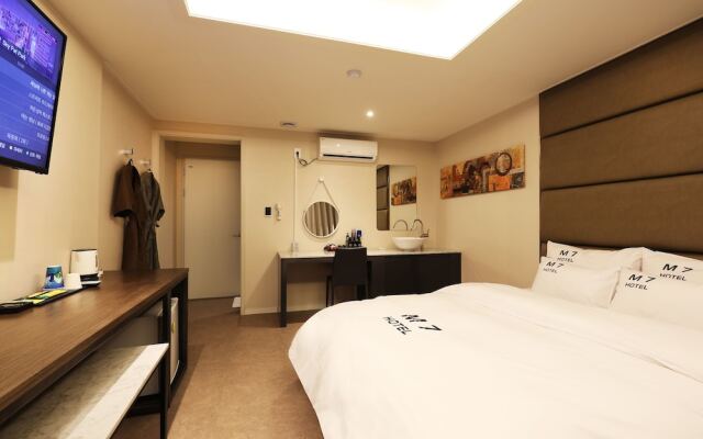 M7 hotel