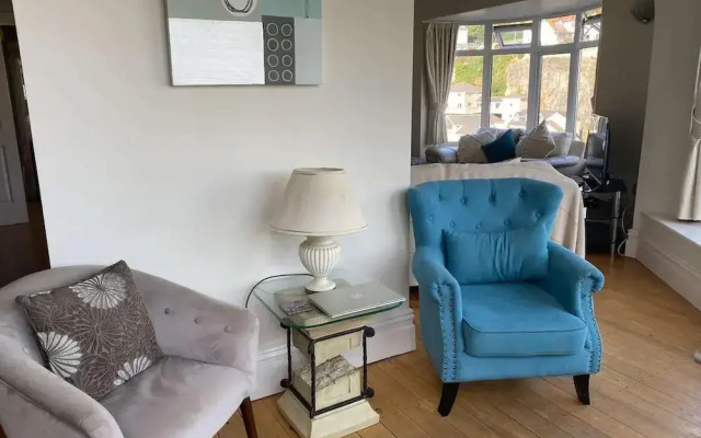 4 Bed-central Location-sleeps 8-marina Sea View-pets-parking