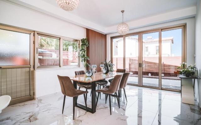 SunnyVillas: 4BR Villa☆Private Pool + Jacuzzi - Villa Amelie