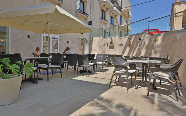 Gillieru Harbour Hotel