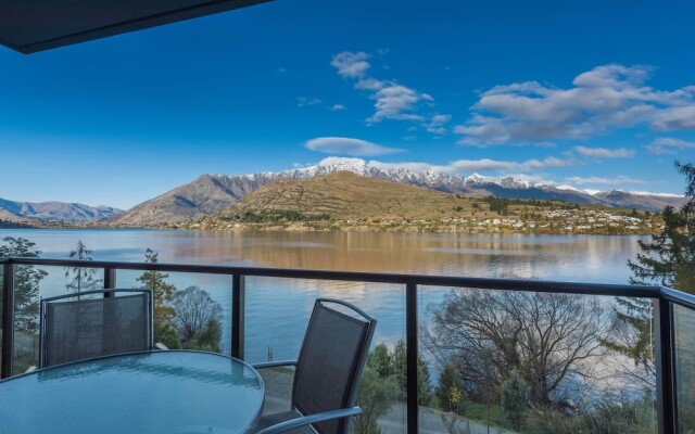 Absolute Lakefront Living 2 Bedroom