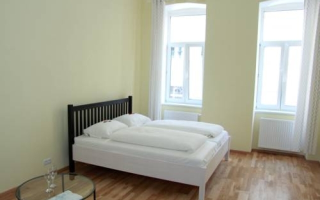 Livingston Apartment Davinci