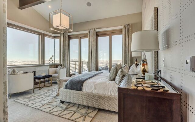 Four Bedroom Penthouse 4 Apartment Hotel by RedAwning