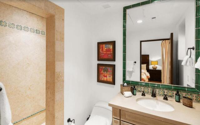 Best Executive-Style Luxury Residence on Property