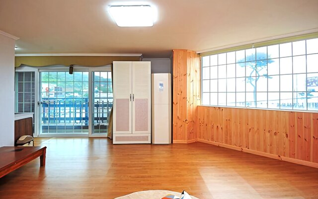 Geoje Dream Hill Pension