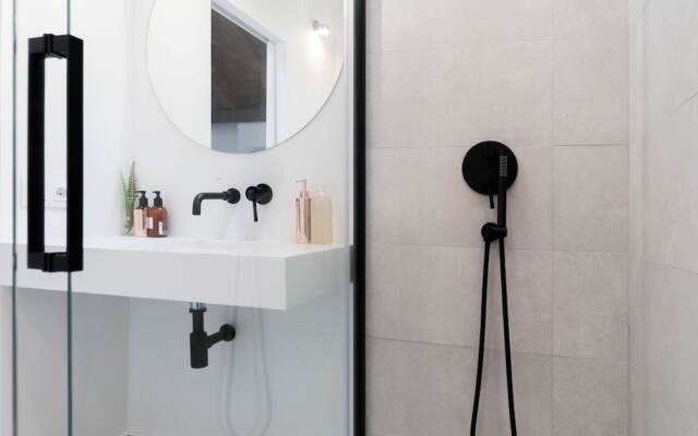 Hellenhost Atico Gran Via