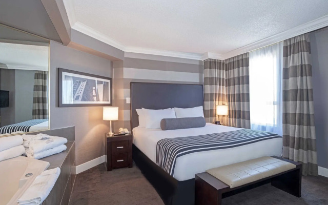 Sandman Signature Mississauga Hotel