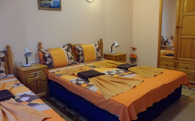 Hotel Varusha